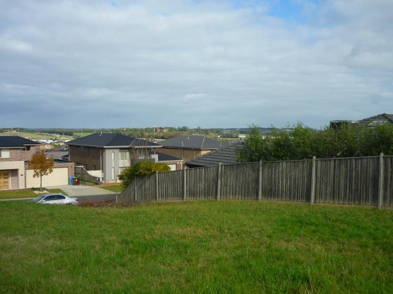 22 Highvale Crescent, Berwick VIC 3806