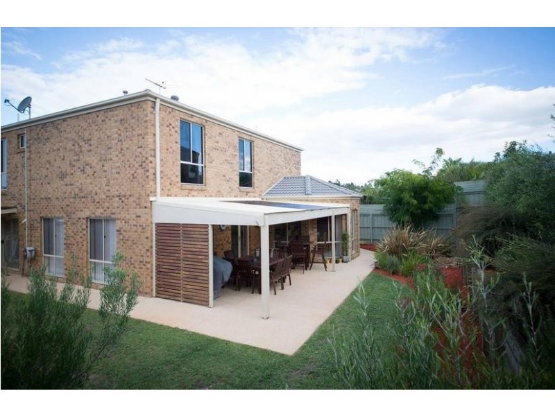 8 McNair Court, Berwick VIC 3806