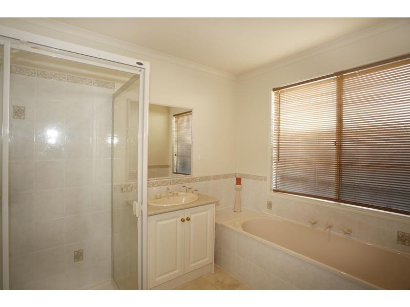 108 Bemersyde Drive, Berwick VIC 3806