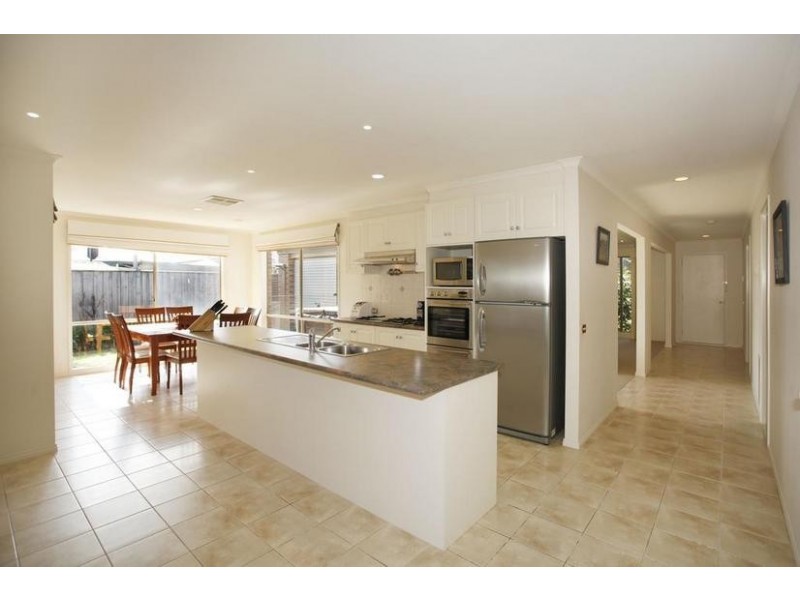 108 Bemersyde Drive, Berwick VIC 3806