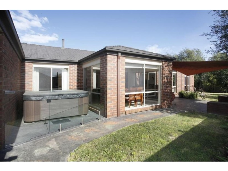 108 Bemersyde Drive, Berwick VIC 3806