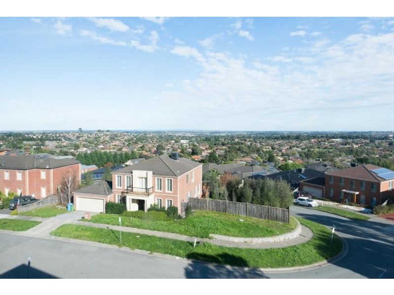 19 Montbrae Circuit, Narre Warren North VIC 3804