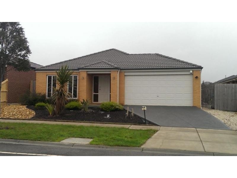 44 Thunderbolt Drive, Cranbourne East VIC 3977