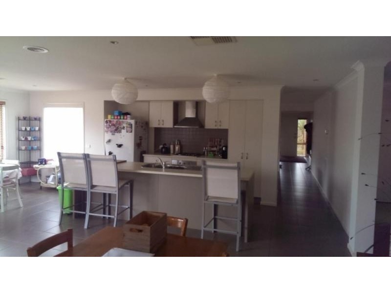 44 Thunderbolt Drive, Cranbourne East VIC 3977