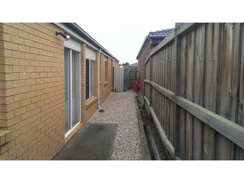 44 Thunderbolt Drive, Cranbourne East VIC 3977