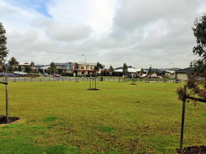 19 Forest Drive, Clyde North VIC 3978