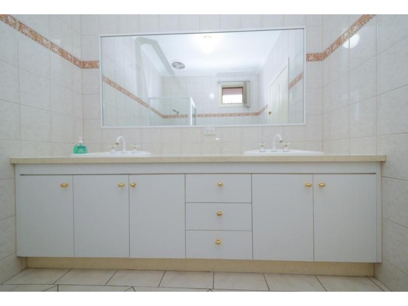 33 Harold Keys Drive, Narre Warren South VIC 3805