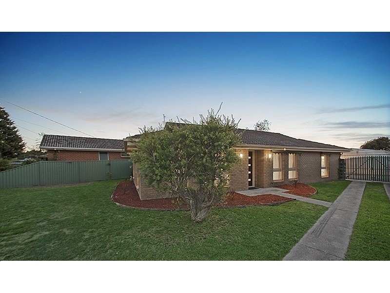 10 Strawbent Rise, Narre Warren VIC 3805