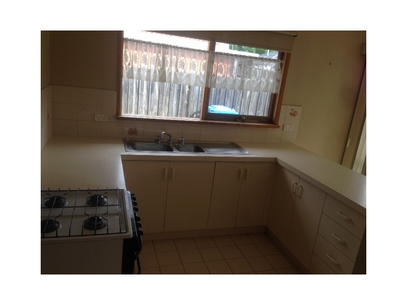 27 Lauren Drive, Hampton Park VIC 3976