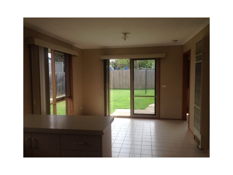 27 Lauren Drive, Hampton Park VIC 3976