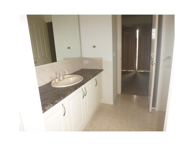 15 Homewood Boulevard, Hallam VIC 3803