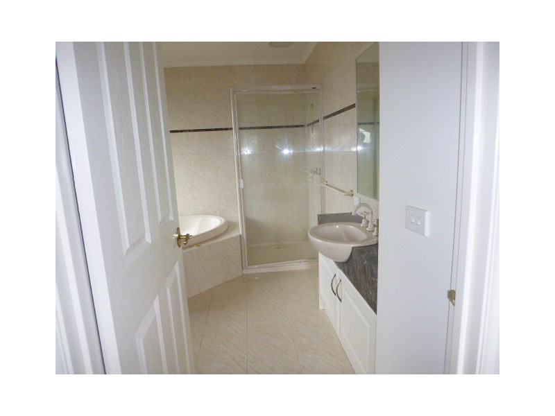 15 Homewood Boulevard, Hallam VIC 3803