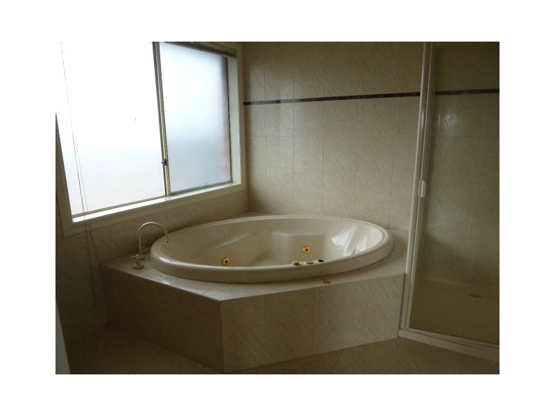 15 Homewood Boulevard, Hallam VIC 3803