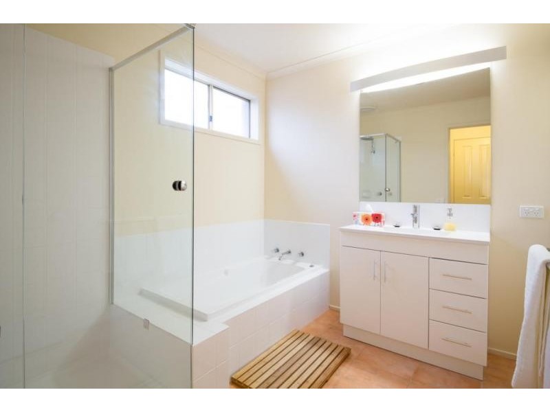 21 Vivienne Way, Berwick VIC 3806