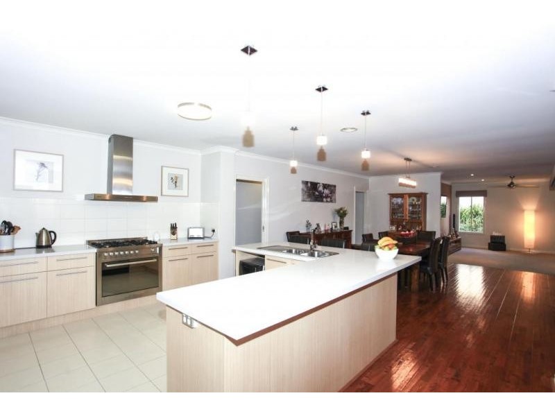 11-12 Hilton Court, Narre Warren North VIC 3804