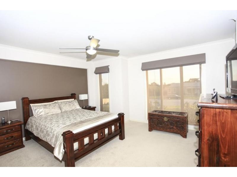 11-12 Hilton Court, Narre Warren North VIC 3804