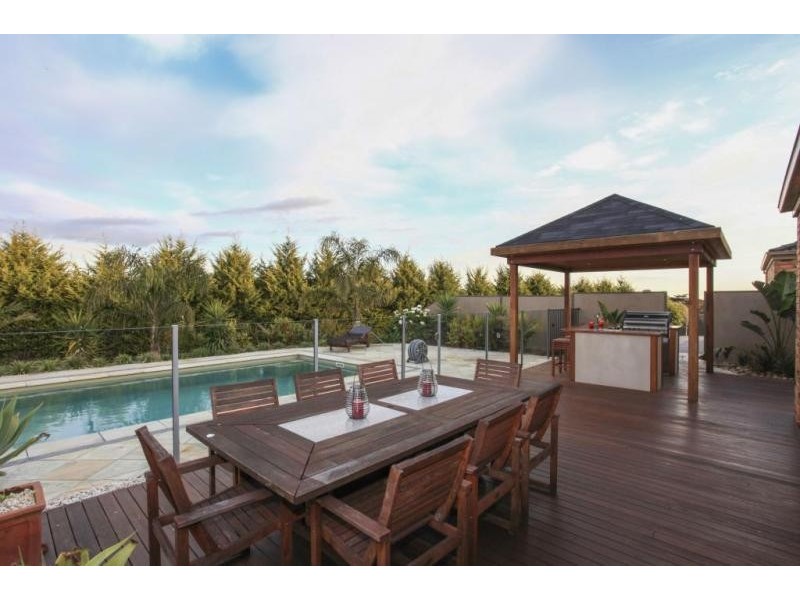 11-12 Hilton Court, Narre Warren North VIC 3804