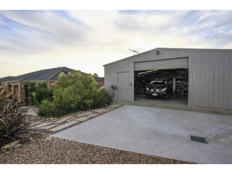 11-12 Hilton Court, Narre Warren North VIC 3804