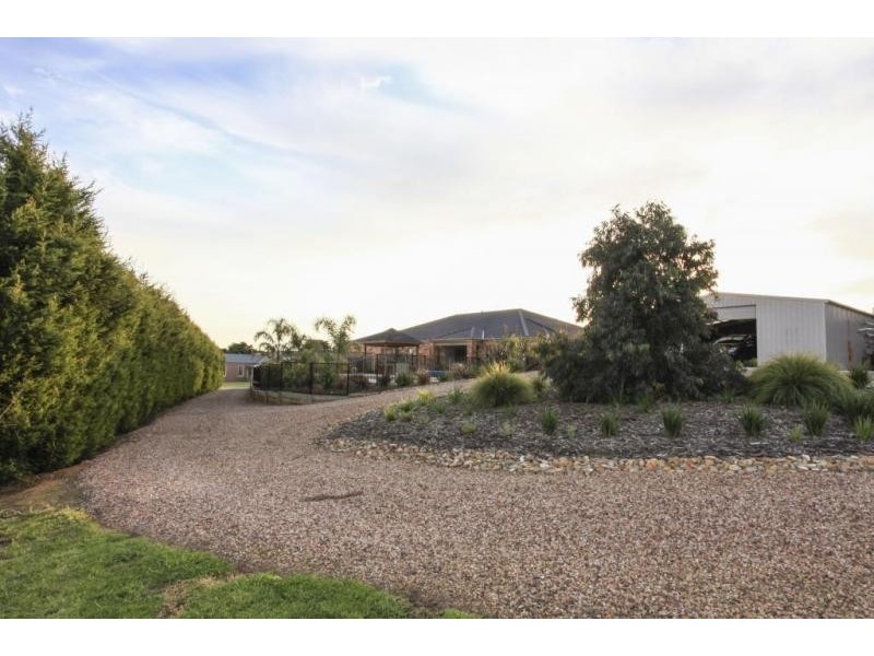 11-12 Hilton Court, Narre Warren North VIC 3804