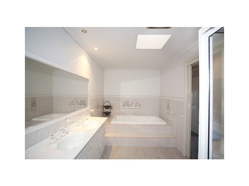 89 Robinson Road, Narre Warren North VIC 3804