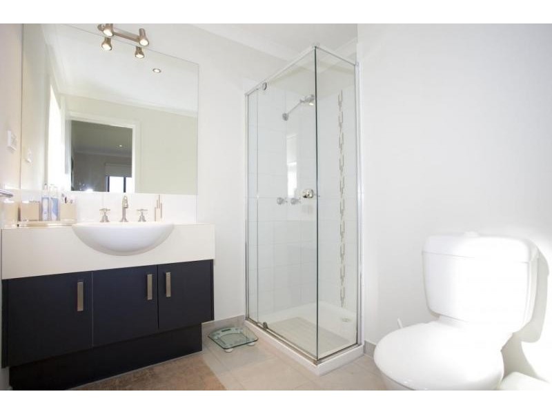 33 Statesman Circuit, Cranbourne East VIC 3977