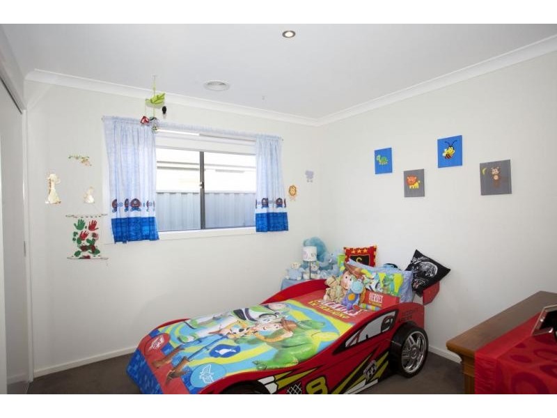 33 Statesman Circuit, Cranbourne East VIC 3977