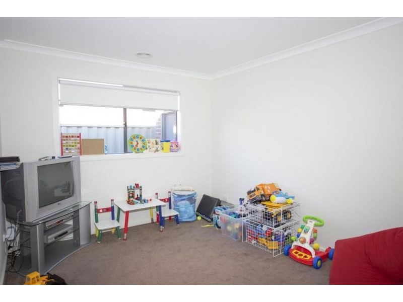 33 Statesman Circuit, Cranbourne East VIC 3977