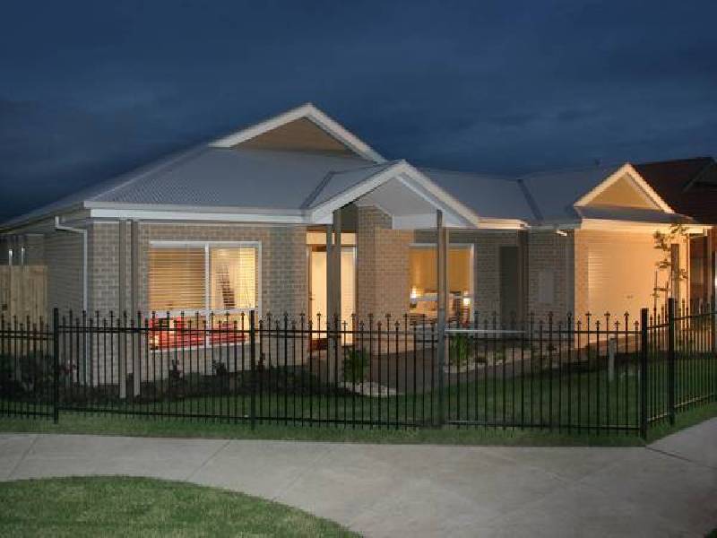 14 Phoenix Avenue, Cranbourne North VIC 3977