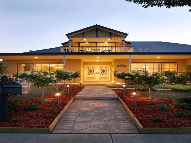 18 The Esplanade, Narre Warren South VIC 3805