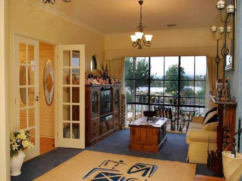 18 The Esplanade, Narre Warren South VIC 3805