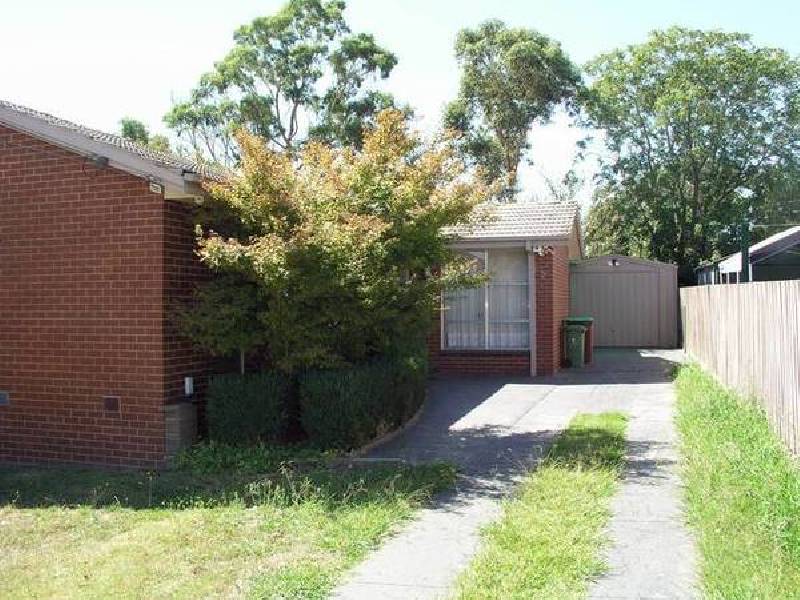 42 Meadow Wood Walk, Narre Warren VIC 3805