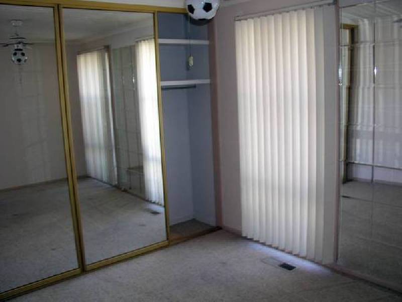 42 Meadow Wood Walk, Narre Warren VIC 3805