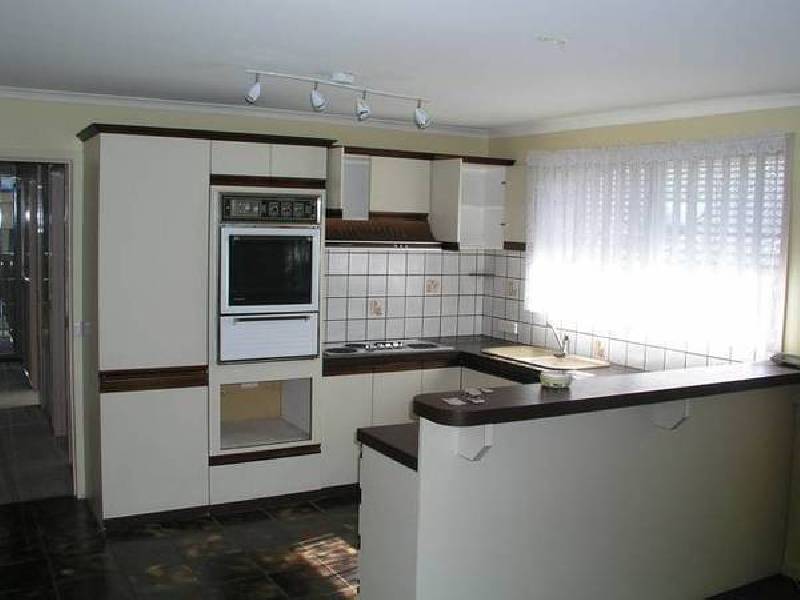 42 Meadow Wood Walk, Narre Warren VIC 3805