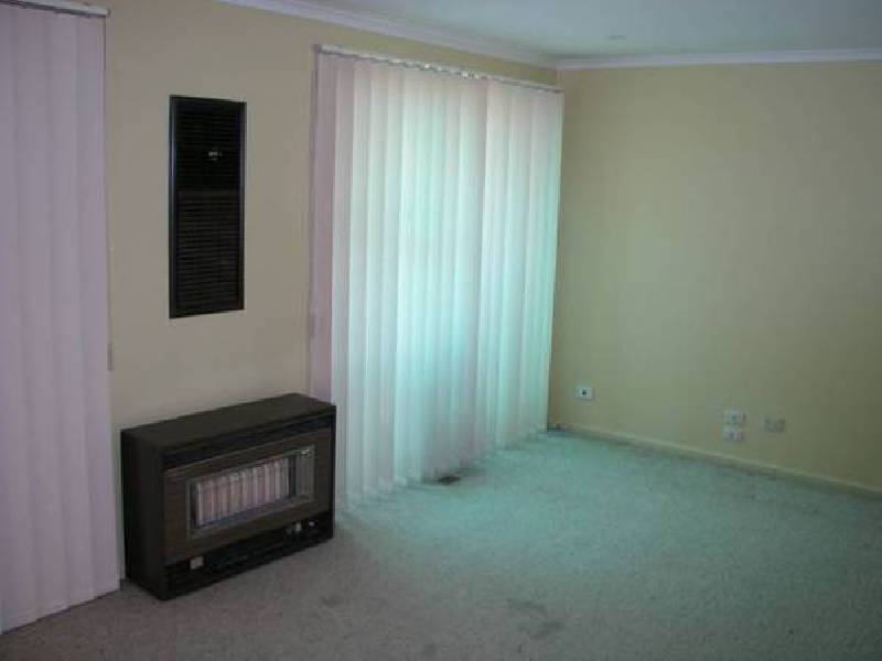 42 Meadow Wood Walk, Narre Warren VIC 3805