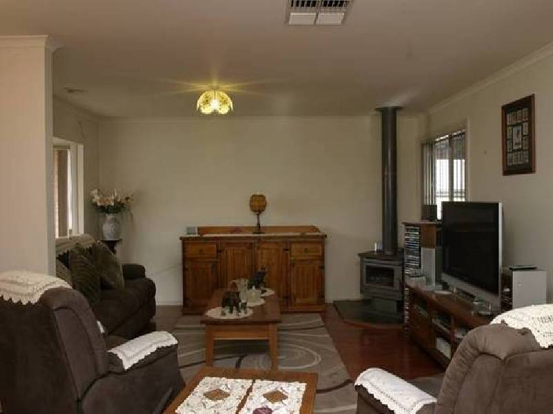 4 Mitchell Court, Berwick VIC 3806