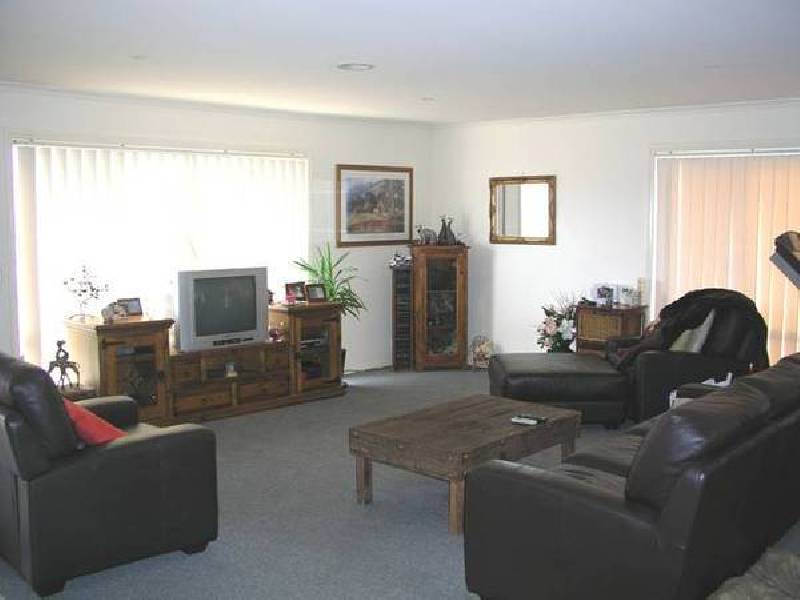 Dingle Court, Berwick VIC 3806