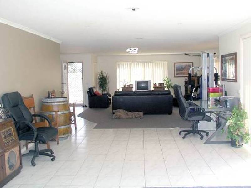 Dingle Court, Berwick VIC 3806