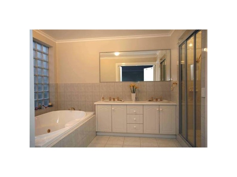 Kallara Crescent, Narre Warren VIC 3805