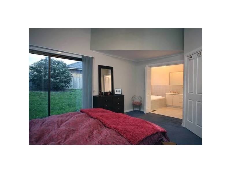 Kallara Crescent, Narre Warren VIC 3805