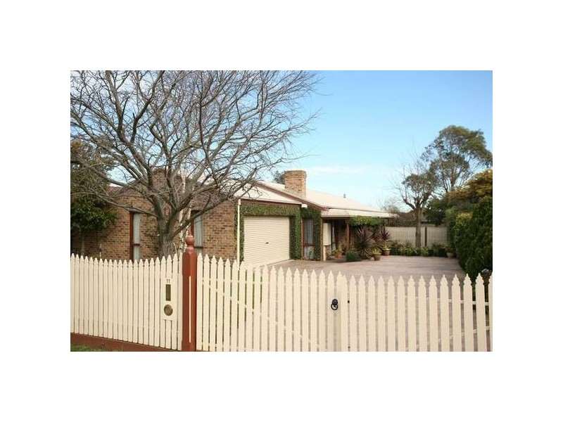 Rosemont Drive, Narre Warren VIC 3805