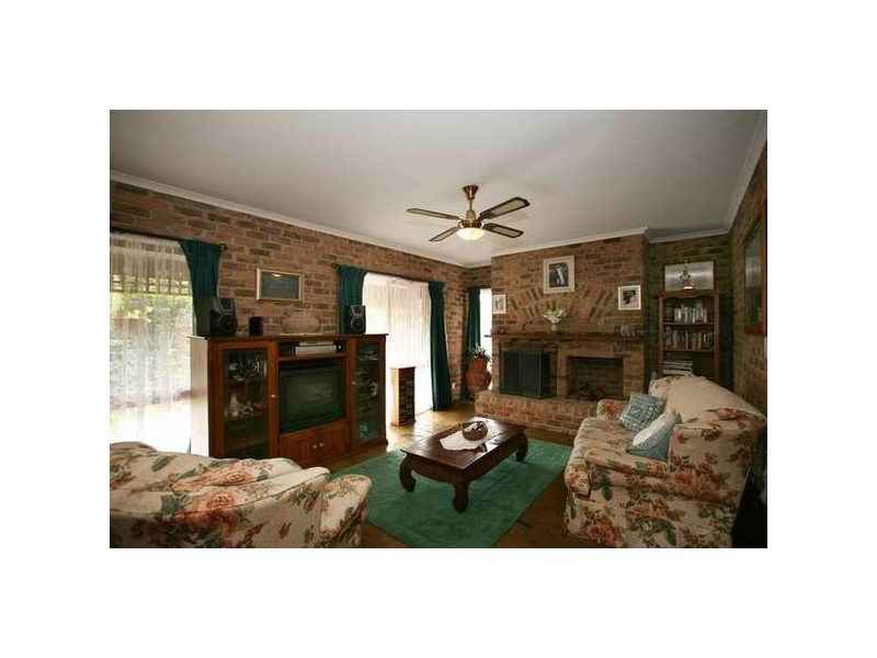 Rosemont Drive, Narre Warren VIC 3805