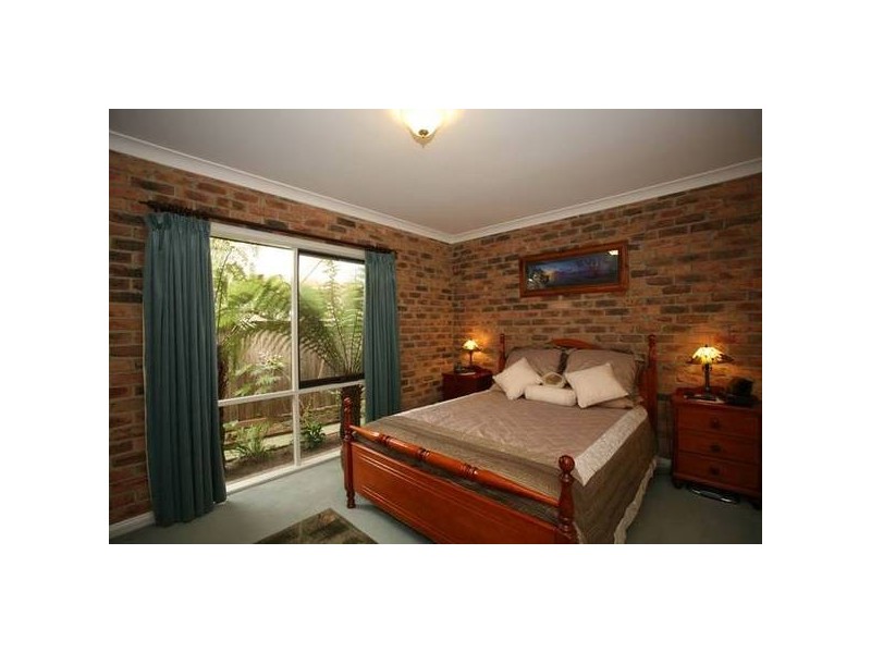 Rosemont Drive, Narre Warren VIC 3805