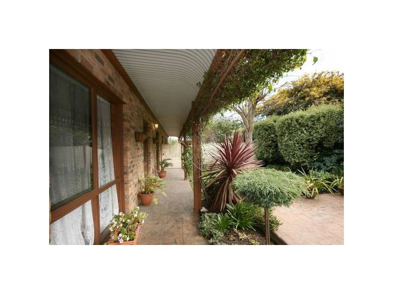 Rosemont Drive, Narre Warren VIC 3805