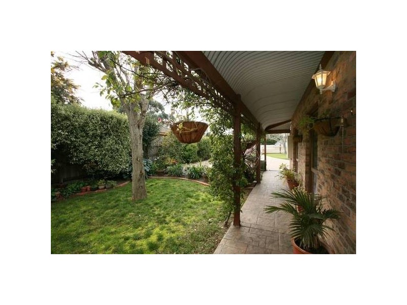 Rosemont Drive, Narre Warren VIC 3805