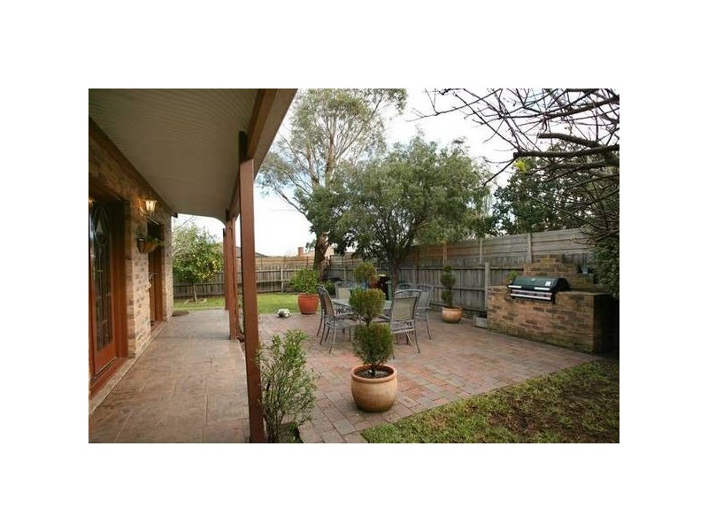 Rosemont Drive, Narre Warren VIC 3805
