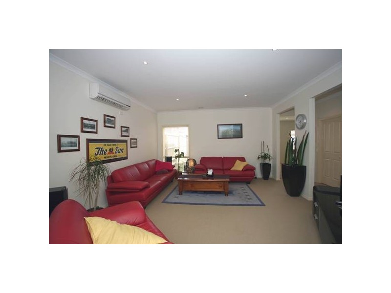 Hickory Drive, Narre Warren South VIC 3805