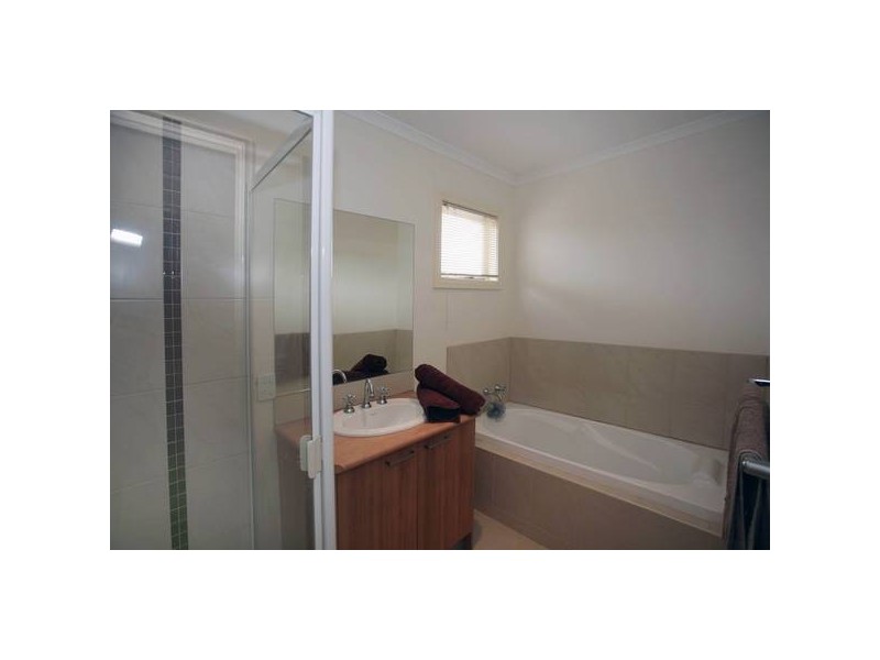 Hickory Drive, Narre Warren South VIC 3805