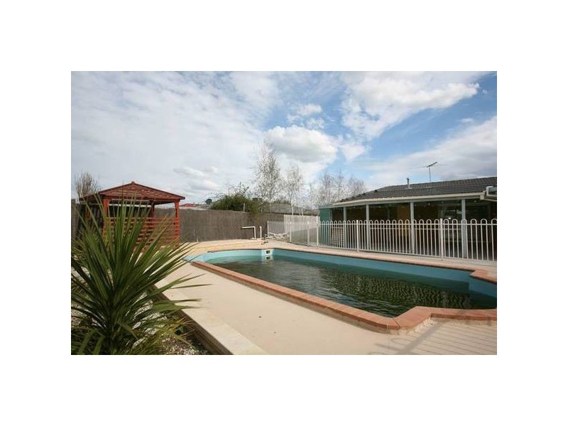 17 Meredith Close, Narre Warren South VIC 3805