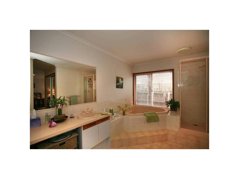 5 Baringa Park Drive, Narre Warren South VIC 3805