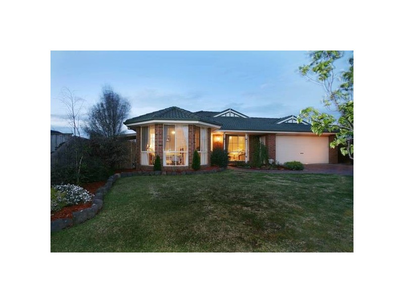 8 Jenny Court, Cranbourne North VIC 3977